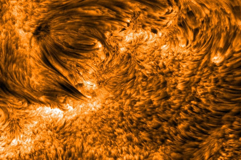 Belirli bir anda Güneş üzerinde kabaca 300 000 tane spikül bulunur ve bu spiküller Güneş in yaklaşık %1 ini kaplar.