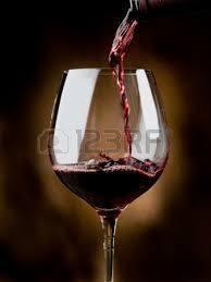 Beyaz ġarap Bardağı Kırmızı şarap bardağının bir boy küçüğüdür. İçerisine 120-150 cl sıvı alabilir.
