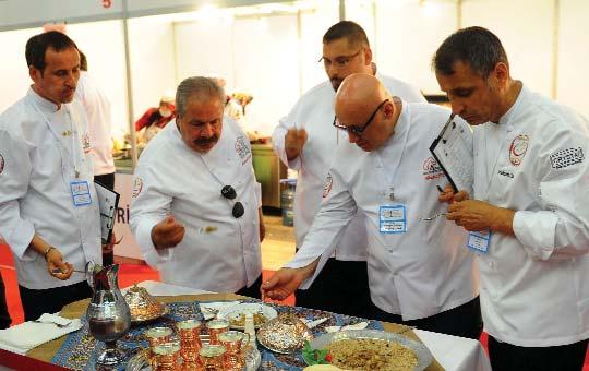 Haber 13 Fotoğraflar: Eray Erkılıç birbirinden lezzetli yöresel yemekleri hem tanıtıp hem de yarıştılar.
