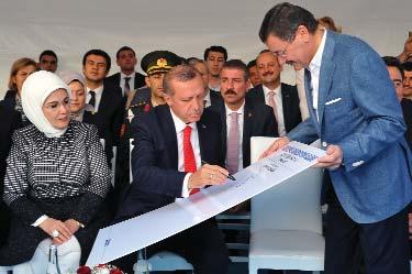 Cumhurbaşkanı Erdoğan, Keçiören in dönüşümünde emeği olan başta Büyükşehir Belediye Başkanı Melih Gökçek olmak üzere, belediye başkanlarımıza teşekkür ediyorum.