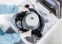 Ön Temizlik Endoskop Temizlik ve Dezenfeksiyonu Kullanımı takiben kaba kirlerinden arındırılır ve kaçak testi yapılır Yıkama: Fırça yardımıyla iç ve dış yüzey su