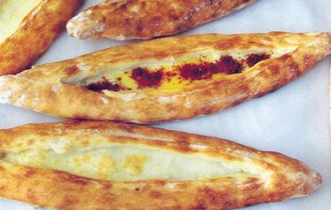 pide, börek, EKMEK VE simitler (12) Bafra pidesi, Develi cıvıklısı, Eskişehir Çiğ böreği Kadınhanı tahinli pidesi Mardin