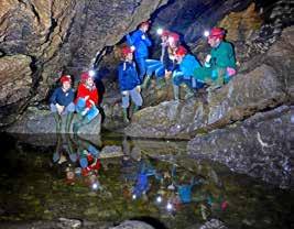 Gezi Rehberi Mağarası Kanton Schwyz sınırları dahilinde bulunan Muotha Vadisi nde yer alan Hölloch Mağarası nın keşfi 1875 te başlamış.