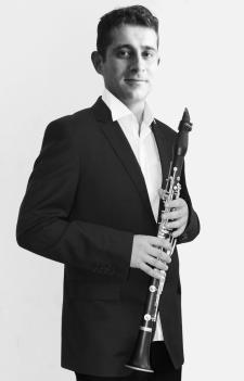 Çağatayhan DANİŞ ( Klarnet) Müzik eğitimine 2000 yılında Tayfun Yıldırım ile klarnet çalışarak başladı.