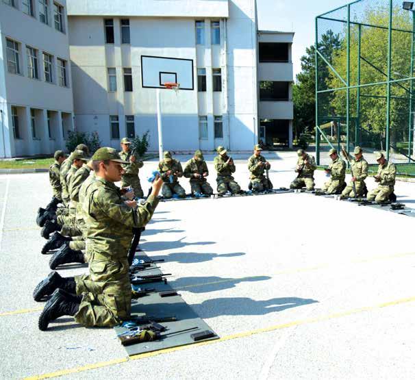 Bando Astsubay MYO Eğitim Askeri Eğitim Öğrencilerin yönetim ve karar verme alanlarındaki yeteneklerinin geliştirilerek çağdaş bir asker ve bando astsubayı olmalarını sağlamak amacıyla askeri eğitim