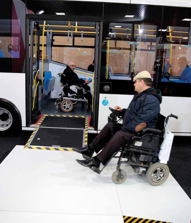 Tekerlekli sandalye alabilen, fabrika çıkışlı ilk minibüs unvanına da sahip Karsan JEST engelli erişim kolaylığı sağlıyor.