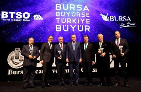Karsan adına ödülü Yönetim Kurulu Başkanı İnan Kıraç Cumhurbaşkanı Erdoğan dan teslim aldı.