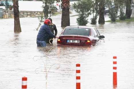 İt fa i ye ve be le di ye ekip le ri ya ğış son ra sı olu şan su baskın la rı nı ön le mek için se fer ber ol du.