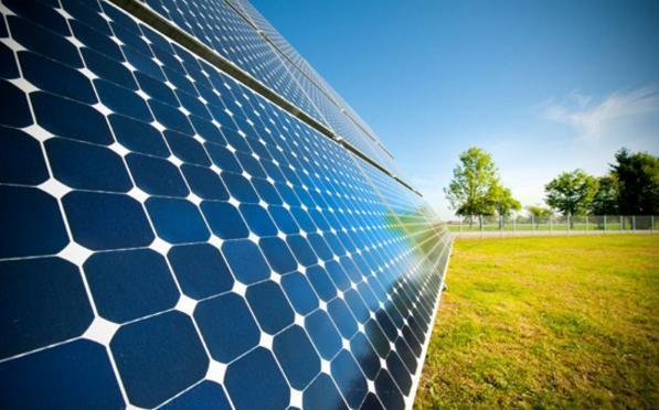 Yeşil Enerji Güneş Enerjisi Isı yoluyla elektrik enerjisi üretim teknolojisi, güneş enerjisinden dolaylı olarak elektrik üreten sistemlerde kullanılıp; güneş pili (fotovoltaik-pv) teknolojisinden