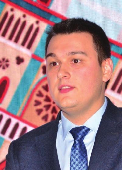 Bu vesileyle, eğitim dönemimiz boyunca bizi özveriyle destekledikleri ve kıymetli yardımlarını üzerimizden eksik etmedikleri için Jean Monnet ekibine teşekkürü bir borç olarak görüyorum.