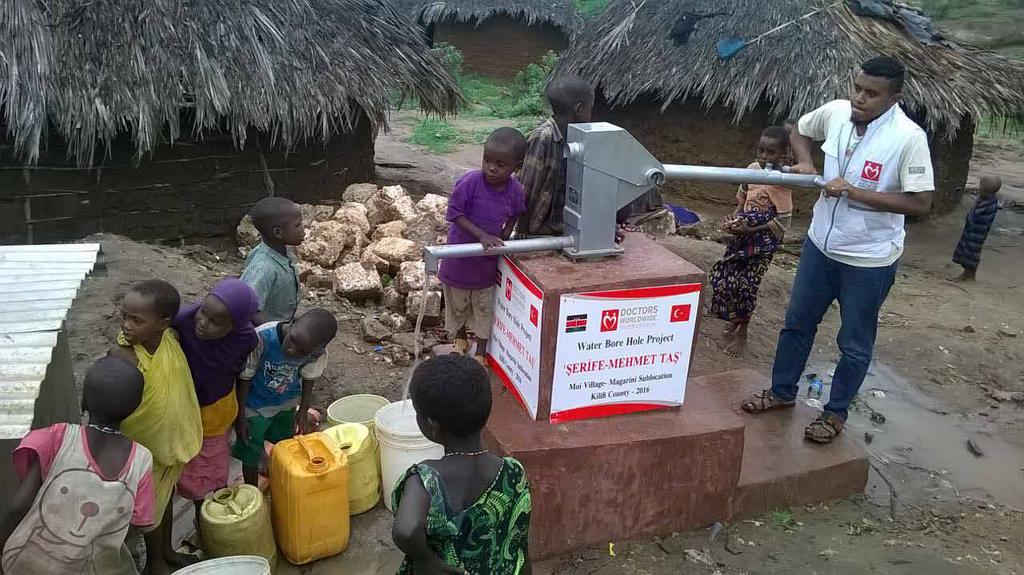 Tablo 3.13. Ülkelere Göre Açılan Su Kuyusu Sayıları Ülke 2013 2014 2015 2016 Çad * 8 10 65 Kenya * 7 5 12 Kongo DC * 1 * * Nijer 3 * * * 3.4. KORUYUCU SAĞLIK DESTEK PROJELERİ 3.4.1. Su Kuyusu Projeleri Temiz suya erişim, en önemli koruyucu sağlık hizmetlerinden biridir.