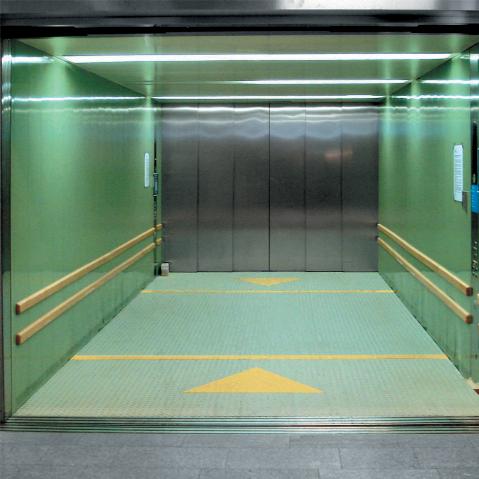 Ağır yükler artık taşınabilir durumda Karmaşaya son verin Endüstriyel alanlarda kullanımı oldukça yüksek olan yük asansörlerinde, trafik ve yoğun malzeme taşıma olasılığına karşı son derece basit ve