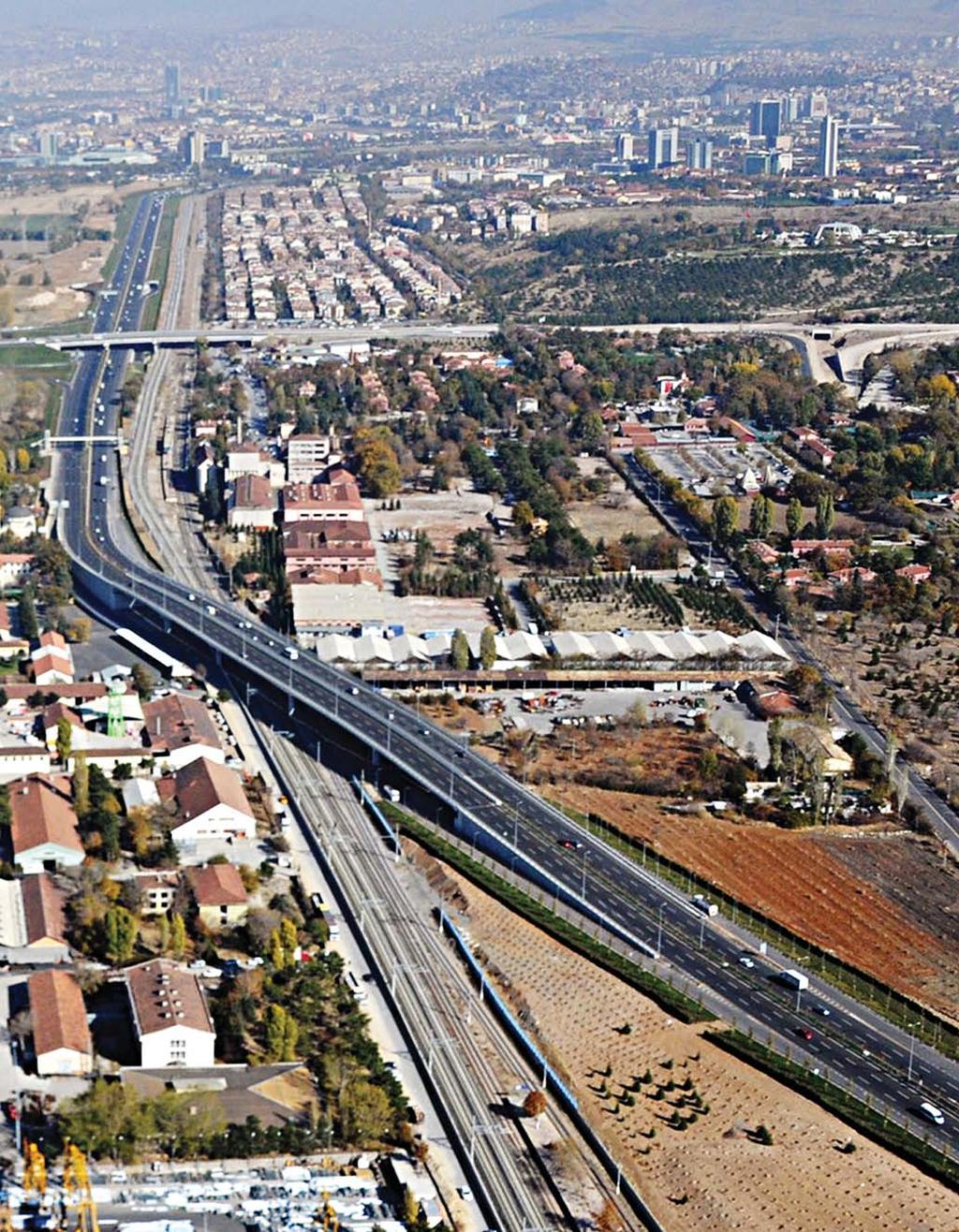 Haber 3 Başkan Gökçek: 2 yılda Başkent trafiğine nefes aldıran 69 alt üst geçit yaptık A nkara Büyükşehir Belediye Başkanı Melih Gökçek, 5 yıl önce Ankara ya trafiği rahatlatmak amacıyla 30 adet alt