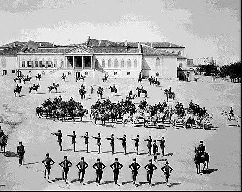 Türkiye'de ilk teknik resim denemeleri Mühendishane-i Berri-i Hümayun (Kara Mühendishanesi) ile Mekteb-i Harbiye (bugünkü Kara