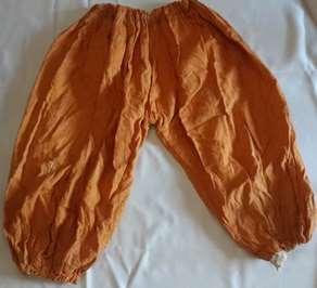 Bucak Yöresi Kadın Şalvarı: Şekil 12 de Gülay TOPAY ın annesine ait, turuncu renkli savaî kumaştan dikilmiş gelin