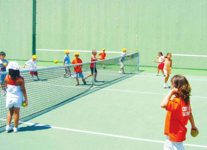 tenis Tenis çal şmalar, çocuklar n koordinasyonunu, alan fark ndal ğ n artırırken vücutlarının dengeli gelişimini de destekler.