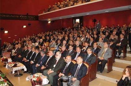 Bunun yanı sıra fakülte binasında bir kantin öğrencilere hizmet vermektedir.