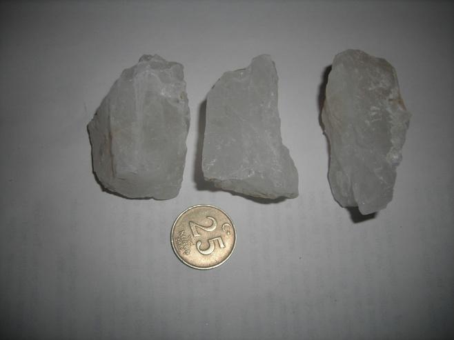 13 Işınsal üleksit minerali Şekil 5.14 Işınsal üleksit minerali el örneği Şekil 5.