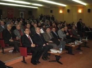 192 Sempozyum ve Toplantı Notları Koca nın başkanlığında panel başladı. İlk konuşmacı olan İstanbul Üniversitesi İlahiyat Fakültesi nden Prof. Dr.