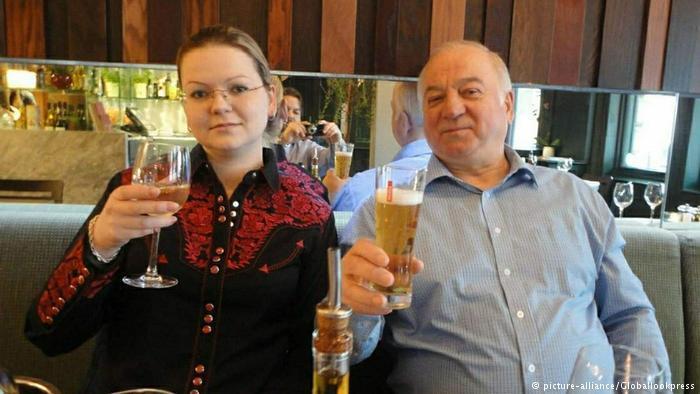 Eski Rus çifte ajan Sergey Skripal ve kızı Yulya İngiliz-Rus ilişkilerinin kötü tarihi Litvinenko'nun eski kontrol subayı Aleksander Gusak, Rusların taraf değiştirenlere karşı nasıl bir yol