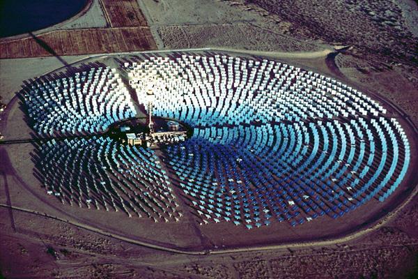 ABD California Barstow yakınında 10 MW'lık Solar-One adlı güneş termik elektrik santrali ilklerin en büyüğüdür. O dönemde Güney Fransa'da 2.
