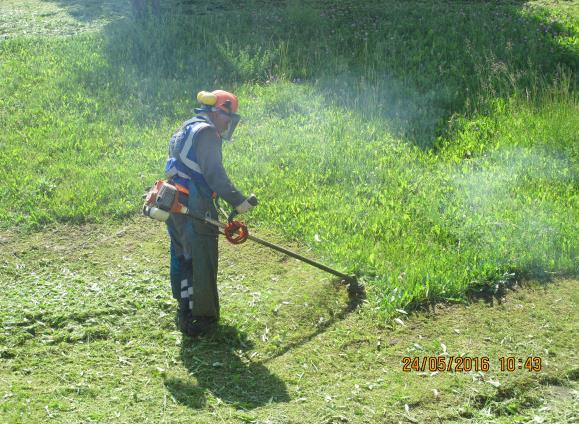 kapsamında yürütülen peyzaj uygulama hizmetleri sırasında bir işçi, gerekli yaya yolları yapılmadığı, gerekli