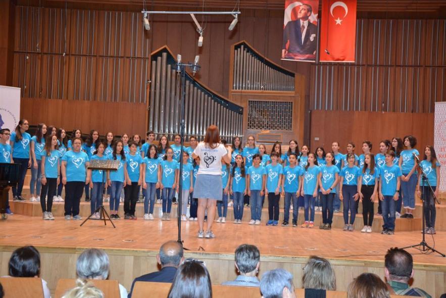 23.KOROLAR ŞENLİĞİ BİLKENT ORTAOKULU TURKUAZ KOROSU 2013 yılında 15 kişi ile müzik yolculuğuna başlayan Turkuaz Korosu 53 kişi ile çalışmalarını devam ettirmektedir.