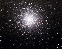 Bölgedeki M15 Küresel Yıldız kümesi, 6. kadirden ve en parlak kümelerden biridir.