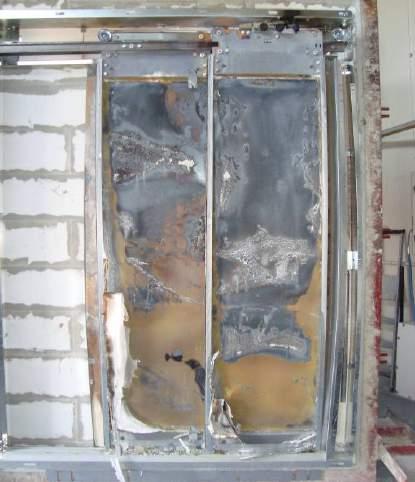 Resim 8 - Ön test sırasında kapı üzerine yerleştirilen thermocoupleların dağılımı. Yukarıda A firmasının merkezi sistem tam otomatik kapılar için yapmış olduğu test sonuçları verilmiştir.
