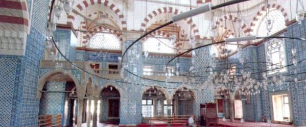 Sonuç Mekânsal bütünlük açısından değerlendirildiğinde, mahfilleri arasında bağlantı olan tek örnek Edirnekapı da bulunan Mihrimah Sultan Camisi dir.
