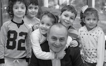Yaşamın her alanında çocuklarımızla yan yana olan Kadıköy Belediyesi, çocuklarımızla birlikte geleceğe yürüyor.