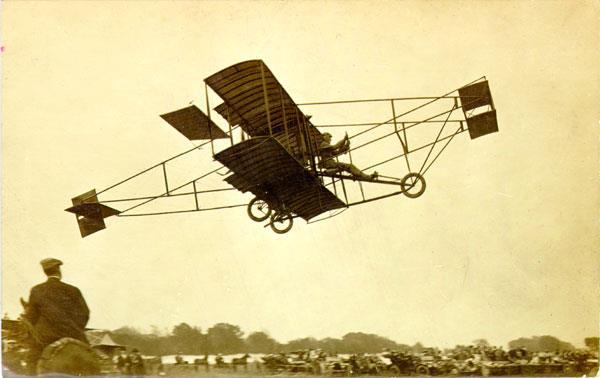 AYIN İCADI Uçağın icadı 1900 yıllarına doğru, bir gün Orville Wright, Ohayo daki Dayton şehrinin kütüphanesinde bir kitap okumuştu.