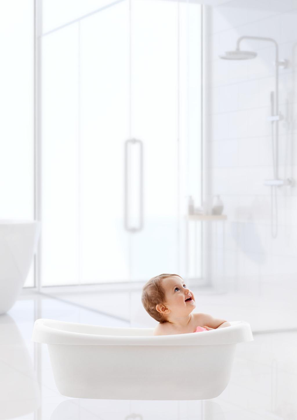 5 Yumuşak Bez Kullanın 6 Bebeğinizin vücudunu yıkarken sabun kullanmaya başladıysanız sabunu uygulamak için yumuşak bir bezden yardım alabilirsiniz.