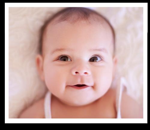 anne&bebek Bebeklerin zihinsel gelişiminde ilk iki yılın önemi nedir? Bebeğiniz, dünyaya Merhaba dedikten sonra, takip eden 2 yıl boyunca büyüme ve gelişimini koşar adımlarla tamamlamaya devam eder.