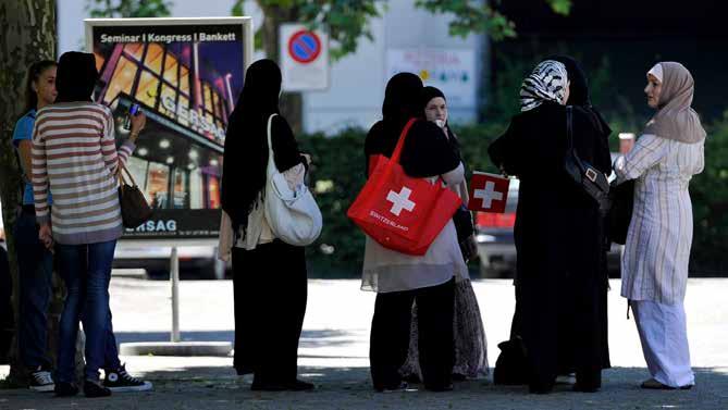 İslam ı yaşamanın farklı çeşitleri İsviçre Müslümanları İslam ı tek bir biçimde yaşamıyor.