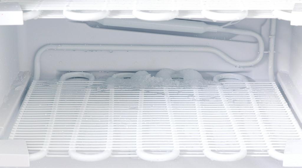 Kühlen & Gefrieren Soğutma ve dondurma Stellen Sie die richtige Temperatur ein: 7 C im Kühlschrank und -18 C im Gefrierfach. Oder im Gefrierschrank.