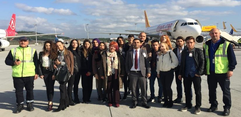 SABİHA GÖKÇEN HAVALİMANI GEZİSİ Sivil Hava Ulaştırma İşletmeciliği Programı 1.sınıf öğrencilerinin katılımıyla, 22 Kasım 2016 tarihinde, Sabiha Gökçen Havalimanı na bir gezi düzenledik.