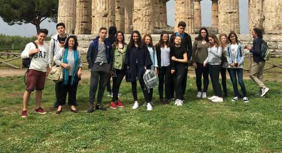 GEZİLER / GITE İtalya Gezisi / La gita in Campania 15 öğrenci ile İstanbul - Napoli yolculuğumuz 9 Mayıs Pazartesi günü başladı. Kültür gezimizin ilk günü Napoli merkezini tanımayla geçti.
