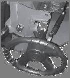 Yakıt Dolum Kapağı Yakıt dolum kapağı sağ koltuk yan tarafında yer almaktadır. Yakıt dolum işleminden sonra kapağın tam olarak kapandığından emin olun.