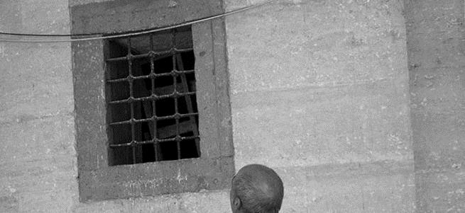 Tekst 8 Selimiye deki Kapısız Oda nın Sırrı Mimar Sinan ın ustalık eseri Selimiye Camisi nde, sır oda olarak bilinen pencereli, ancak kapısız odanın girişinin sonradan duvar örülerek kapatıldığı