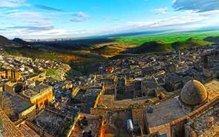 Mardin Deyince >> Mardin Deyince >> Mardin Ovası Eski Mardin in bulunduğu tepeden güneye doğru bakıldığında, alabildiğine uzayan Mardin (Mezopotamya) Ovası görülür.