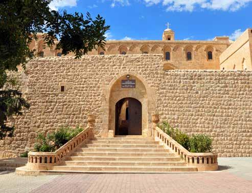Mardin i gezerken >> Deyrülzaferan Manastırı Eski Kale Köyü, Mardin in 4 km doğusu Süryani Kadim Ortodoks Cemaati ne ait olan manastır, Yukarı Mezopotamya ya bakan yamaçlarda kurulmuştur.