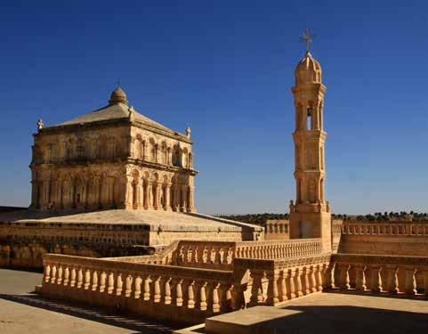 Mardin i gezerken >> Meryem Ana Kilisesi Dargeçit İlçesi, Hah (Anıtlı) Köyü Köyün güney kıyısında yükselen kilise mimari açıdan eşine az rastlanacak güzelliktedir.
