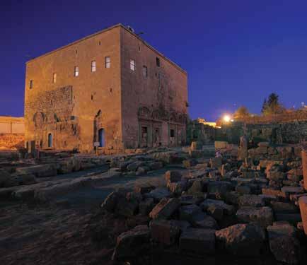 Mardin i gezerken >> Mor Yakup Kilisesi Zeynel Abidin Camii yanı, Nusaybin Yukarı Mezopotamya nın en eski kiliselerinden biridir. 4. yüzyıla tarihlenir.