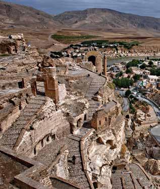 Mardin i gezerken >> * Hasankeyf Kalesi Tarih öncesi dönemlerde de yerleşim alanı olarak kullanıldığı yönünde tahminler olan Kale 363 yılında sınırlarını Sasaniler e karşı koruma altına almak isteyen