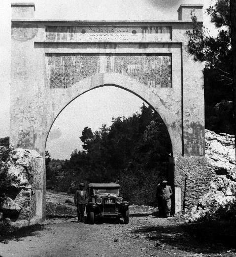 müddet içinde dahi kifayet ve sadakati meşhud olarak veli-nimet-i biminnet padişahımız efendimiz hazretlerinin memnuniyet ve davat-ı hayrriye-i cenâb-ı hilafet-penahilerine mazhar olmuş ve Manastırca