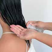 RESTORATİF ADIM 1 Saçı ıslatın ve Boyalı Saçlar için Besleyici Şampuan ile yıkayın. ADIM 5 Beklerken, müşterinizi Mamu Ritüel ile şımartın.