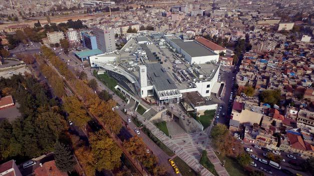 3 katlı alıșveriș ve eğlence alanlarına sahip Forum Gaziantep de çok salonlu sinema kompleksi, hipermarket, yapı market, restoranlar ve 1.