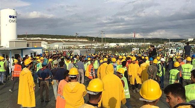 Çalışma koşullarının düzeltilmesini isteyen 24 havalimanı işçisi tutuklandı İş cinayetlerinin durdurulması ve kötü çalışma koşullarının iyileştirilmesi için eylem başlatan 3.