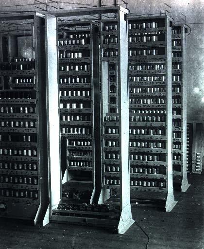 EDSAC İlk program depolamalı bilgisayar olan EDSAC Cambridge